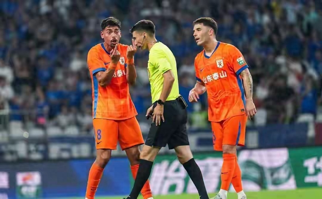 包含冲刺阶段山东泰山调整名单以备英超，豪取连胜环节打磨，话题不断，更衣室氛围转暖的词条-星空体育登陆首页